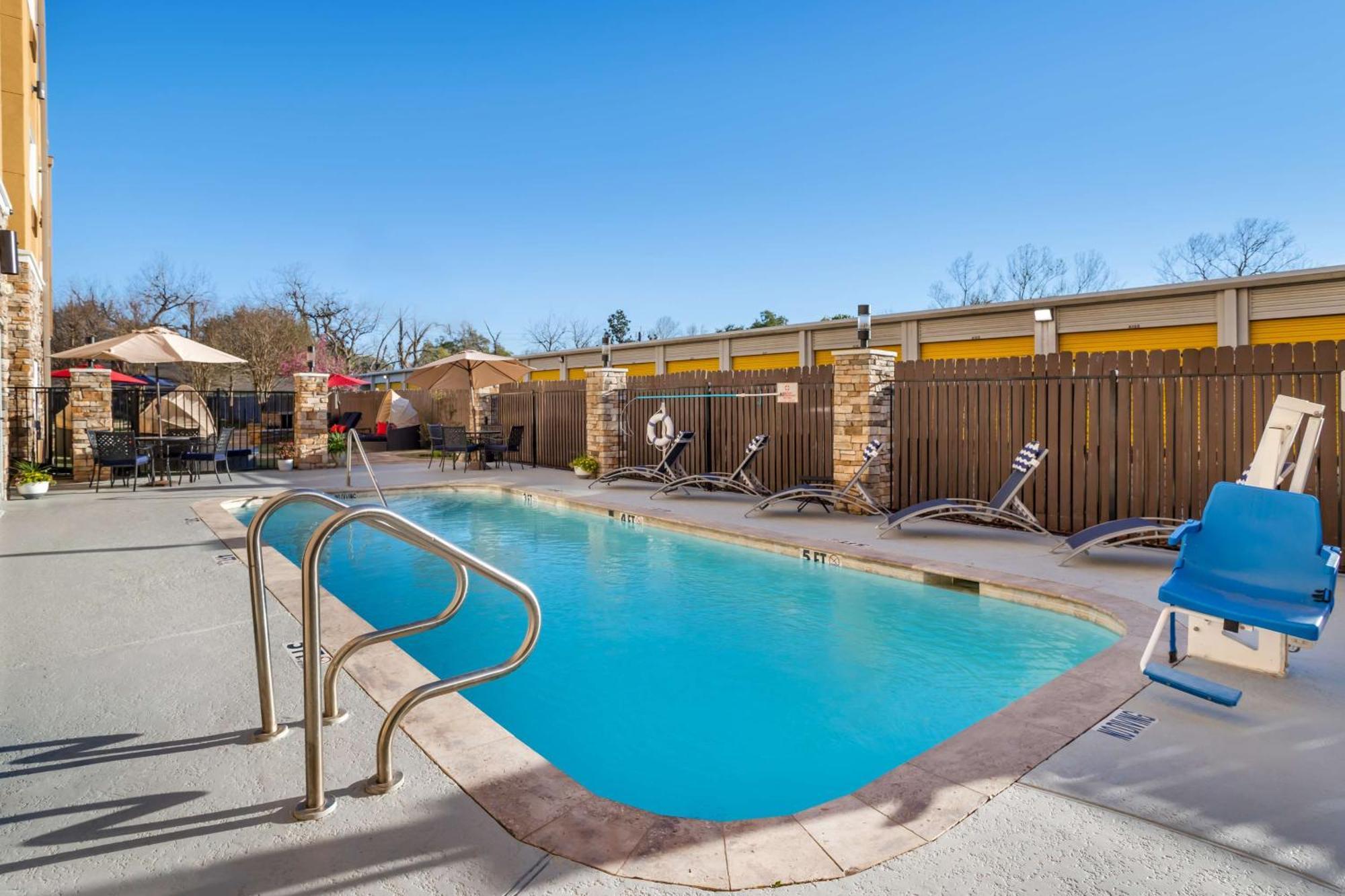 Best Western Plus Lake Jackson Inn & Suites Екстериор снимка